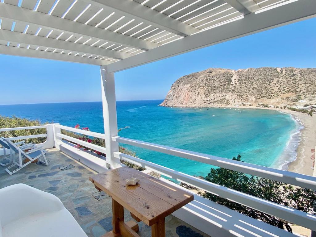 Christos Makrinos Rooms